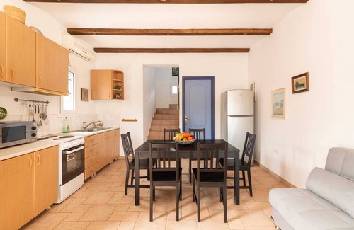 Ayioi Asomatoi House | Imagine your self sit out under the Greek sky