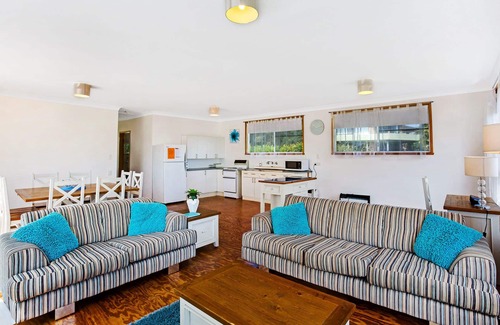 Black Head House | Imea Blue Welcome to the Beach House, Where Happiness Comes in Waves