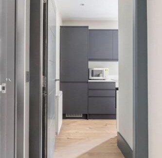 Warriston Apartment | Immaculate 3 Bed Apartment with Private Entrance in Inverleith