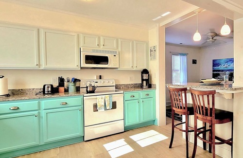 Washington Cottage | Immaculate Cottage in the Historic District. Quiet street, large fenced yard.