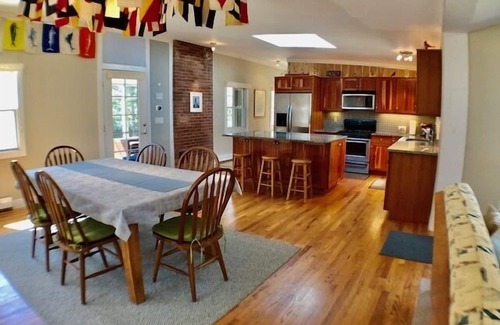 Orleans House | Immaculate Home In Strolling Distance to Skaket Beach (1193)