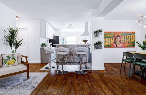Highland Park House | Immaculate New Casita ~ Perfectly Furnished