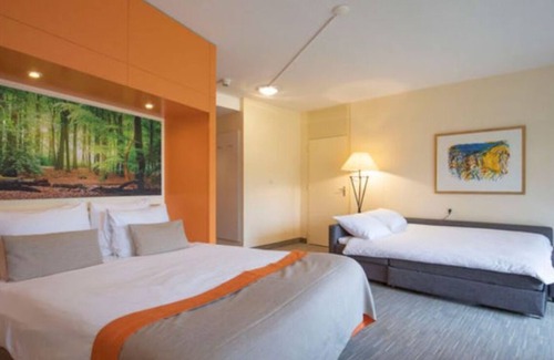 Wolfheze Hotel | Immerse in Green Retreat & Explore Arnhem from 3 Cozy Units - Indoor Pool