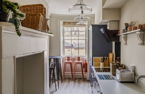 Upper Town Apartment | Impeccable 4-Bed Apartment in Bath