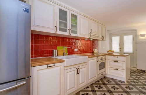 Mali Losinj Apartment | Impeccable 4-Bed Apartment in Osor