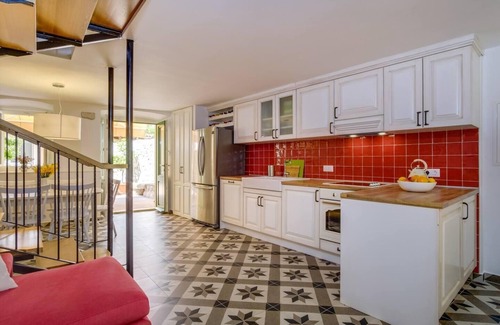 Mali Losinj Apartment | Impeccable 4-Bed Apartment in Osor