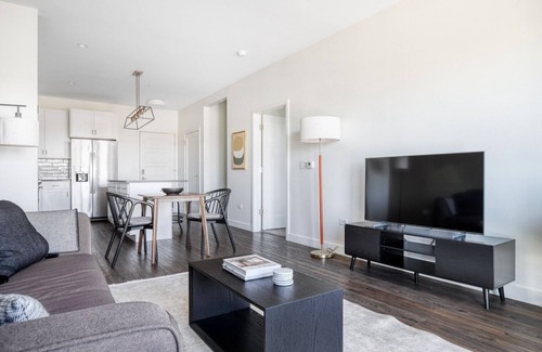 Elmhurst Apartment | Impeccable Elmhurst 1BR w/Lounge, Pool & Gym nr Metra, by Blueground