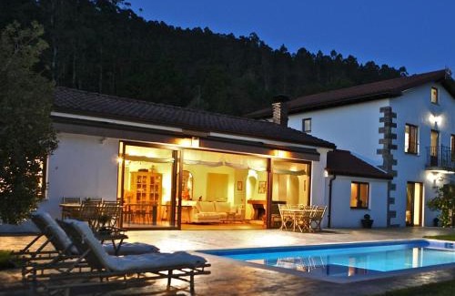 La Cavada House | Impresionante villa entre mar y montaña