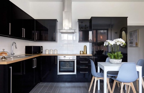 Watford Town Centre Apartment | Impressive 2Bedroom/2Bathroom Flat with FREE WIFI and Parking