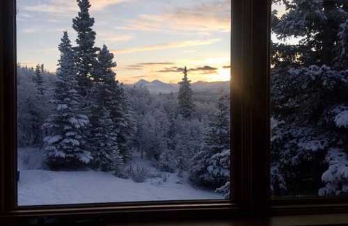 McKinley Park Cabin | Impressive Mountain Views. Craftsman Home. Less than 10 miles to bus depot
