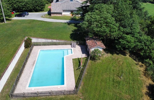 Verfeil House | In a calm and wooded environment, come and discover the Roque Basse cottage! It