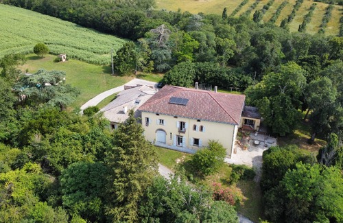 Verfeil House | In a calm and wooded environment, come and discover the Roque Basse cottage! It