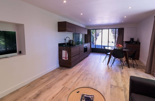 Salon-de-Provence Apartment | In a green setting 2 steps from the city center