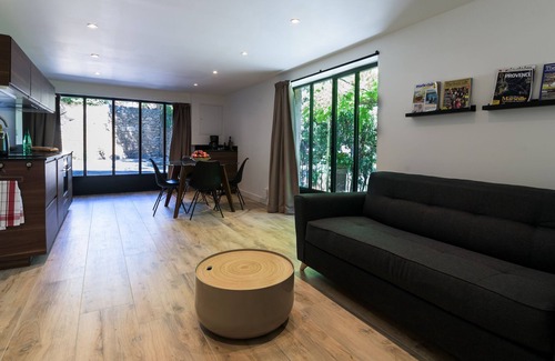 Salon-de-Provence Apartment | In a green setting 2 steps from the city center