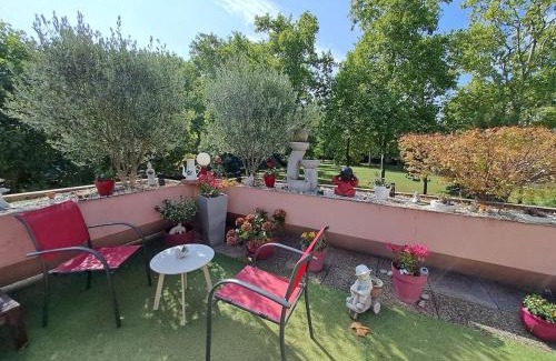 Eragny Apartment | in a green setting