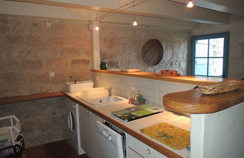 Monjoi House | In a listed village, half-timbered house overlooking a wooded valley