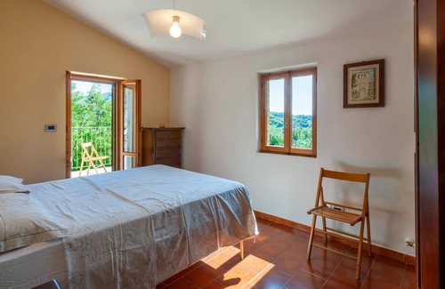 Venarotta House | In a quiet location, this spacious stone house welcomes you.