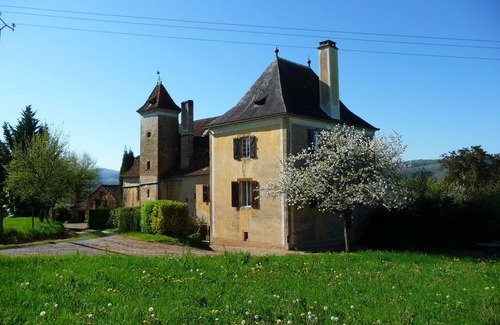 Prudhomat Cottage | In an old house typical under a castle
