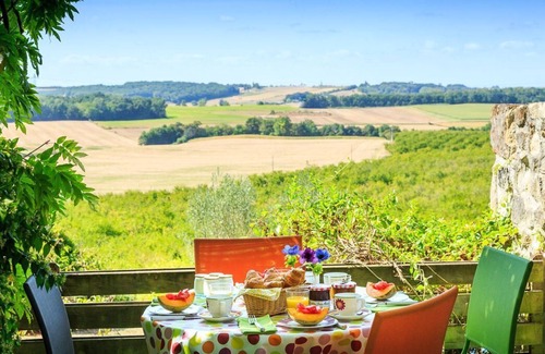 Monteton House | In Aquitaine, between the châteaux of Périgord and the vineyards of Bordeaux