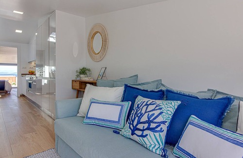 Laracha Apartment | In Caión: Attic-Suite with 2 terraces and Jacuzzi on the seafront