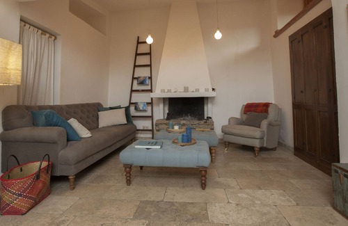 Castel Vittorio House | In "Casa Dei Fiori" fully enjoy the peace, privacy, space and nature.