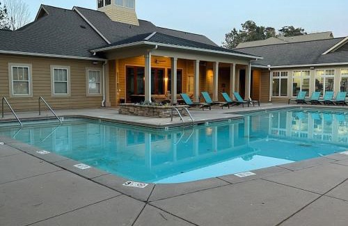Executive Park Apartment | In Charlotte for Business or Pleasure - Amazing Location, Great Prices Sleeps-4 Instant Bookings Pools are still OPEN First Floor "Handicap Accessible"