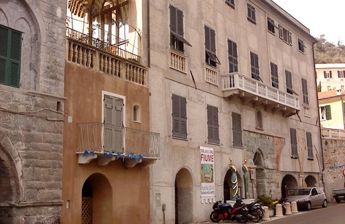 Noli Apartment | in historic building facing the sea