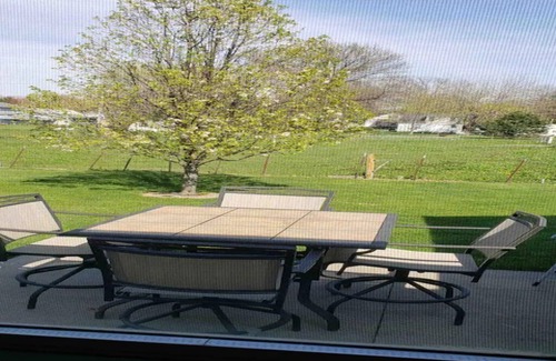 Kalona House | In Kalona-Near Pleasantview Home, Hospital, Iowa, and Kinnick Carver WiFi-Garage