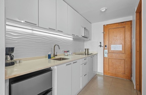 Puerta de Tierra Apartment | In Old San Juan | Oceanfront Apartment | Balcony | Sea Views | Pool