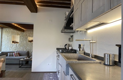Il Poggio Apartment | In Tuscan farmhouse forming part of a hamlet in S.Casciano dei Bagni