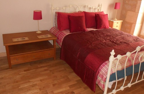 Nanteuil-en-Vallee Bed & Breakfast | In the centre of the beautiful village of Nanteuil en Vallee