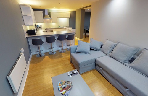 The Westside House | IN THE CITY PROPERTIES , LUXURIOUS 4 BEDROOMS 3 BATHROMS CITY CENTRE LOCATION