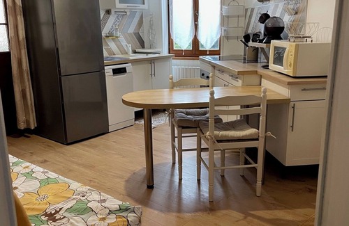 Saint-Florent-sur-Cher Apartment | In the heart of St Florent apartment le Colombier with small courtyard 10 mn from A71