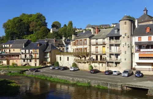 Saint-Geniez-d'Olt Apartment | IN THE HEART OF THE BOURG FULL SOUTH APARTMENT