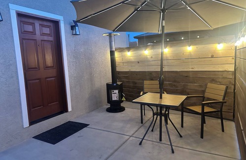 Uptown Apartment | In the heart of ABQ Uptown 3 minutes from Coronado Mall & Winrock Town Center