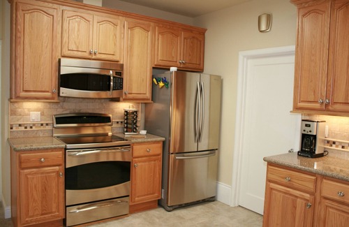 Elmwood House | In the Heart of Elmwood-Location is Everything! Discount for stays of 3-4 months