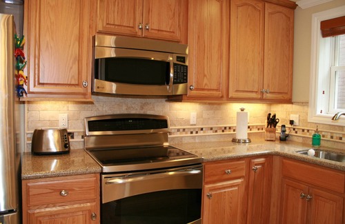 Elmwood House | In the Heart of Elmwood-Location is Everything! Discount for stays of 3-4 months