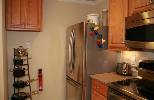 Elmwood House | In the Heart of Elmwood-Location is Everything! Discount for stays of 3-4 months