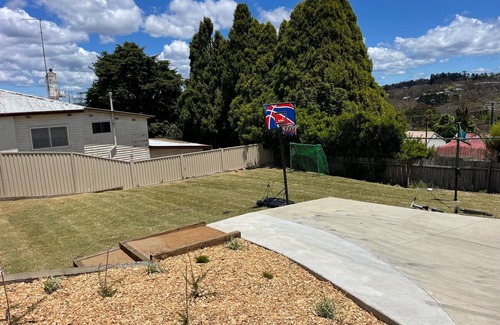 Katoomba House | In The Heart Of Katoomba 1 bedroom Semi house