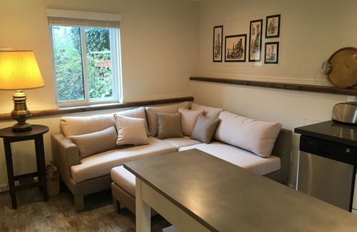 Marina District Apartment | In the heart of the Marina District- walking distance to local transportation