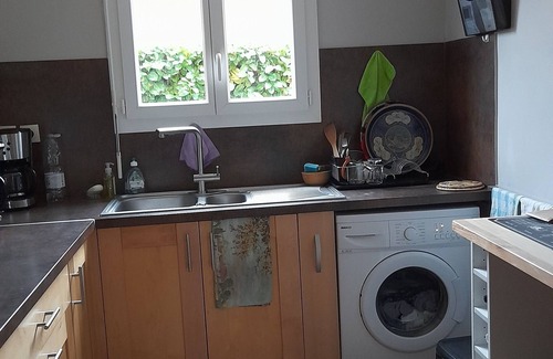 Etauliers Condo | In the heart of the Blayais region, quiet, spacious apartment 800 m from town center.