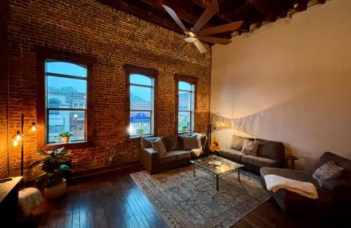Florence Apartment | In the Heart of Town-3BR-2bath-500Mbps WiFi-4car parking-EV-boat