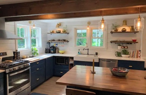 Middlebury - Warren House | In the heart of town, a modern farmhouse