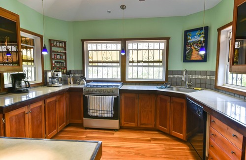 Antoneys Cay Apartment | In the heart of West End, Roatan - Mariposa Lodge - Unit 6