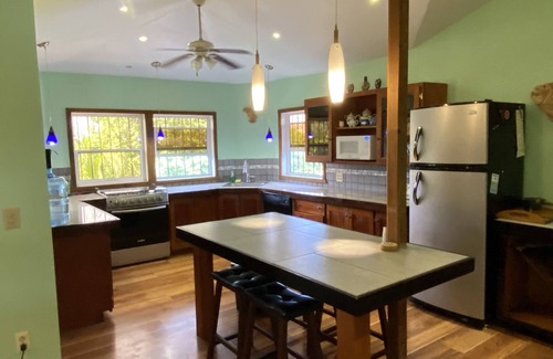 Antoneys Cay Apartment | In the heart of West End, Roatan - Mariposa Lodge - Unit 6