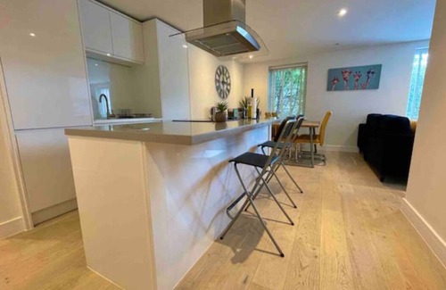 Windsor City Centre Apartment | In the heart of Windsor, a spacious and light 2bed, 2bath, very near the Castle