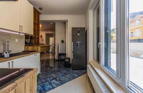 Klis House | In the hinterland of Split, this spacious and luxurious vacation home welcomes you.