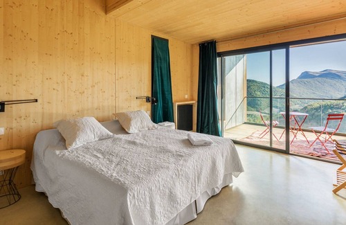 Teyssieres Cottage | In the middle of a private domain of 200 ha in the mountains