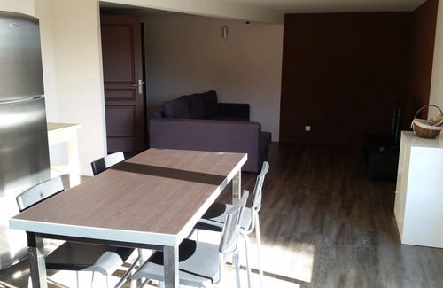 Mondragon Apartment | In the middle of the vineyards heated pool air conditioning inwinegrower's house