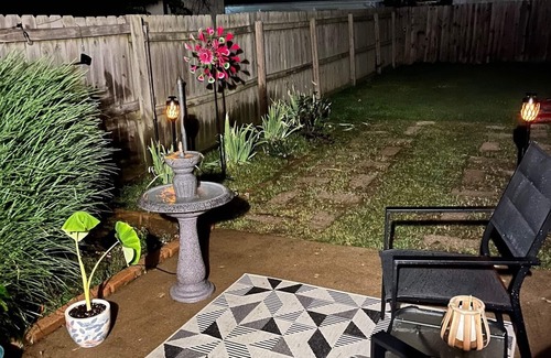 Bentonville House | In the ❤️ of Bentonville. Quiet corner 🏠 <Than 5 mins 2 🚴 trails, downtown or HWY